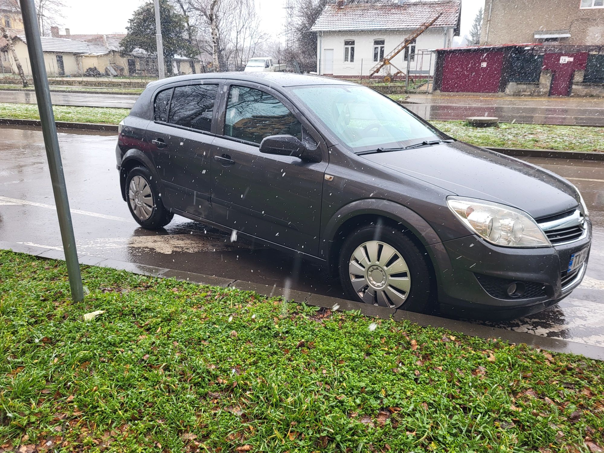 Продавам Opel Astra1. 4