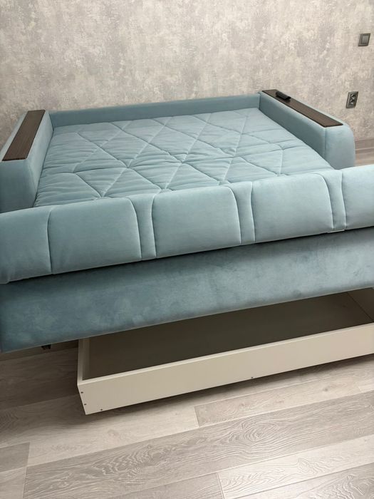 Диван почти новый