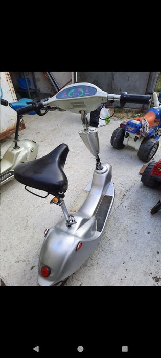 Vand scuter în stare destul de buna