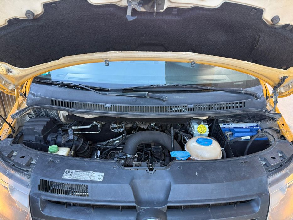 Vând Volkswagen t5 anul 2011 motor 2000 TDI 8+1