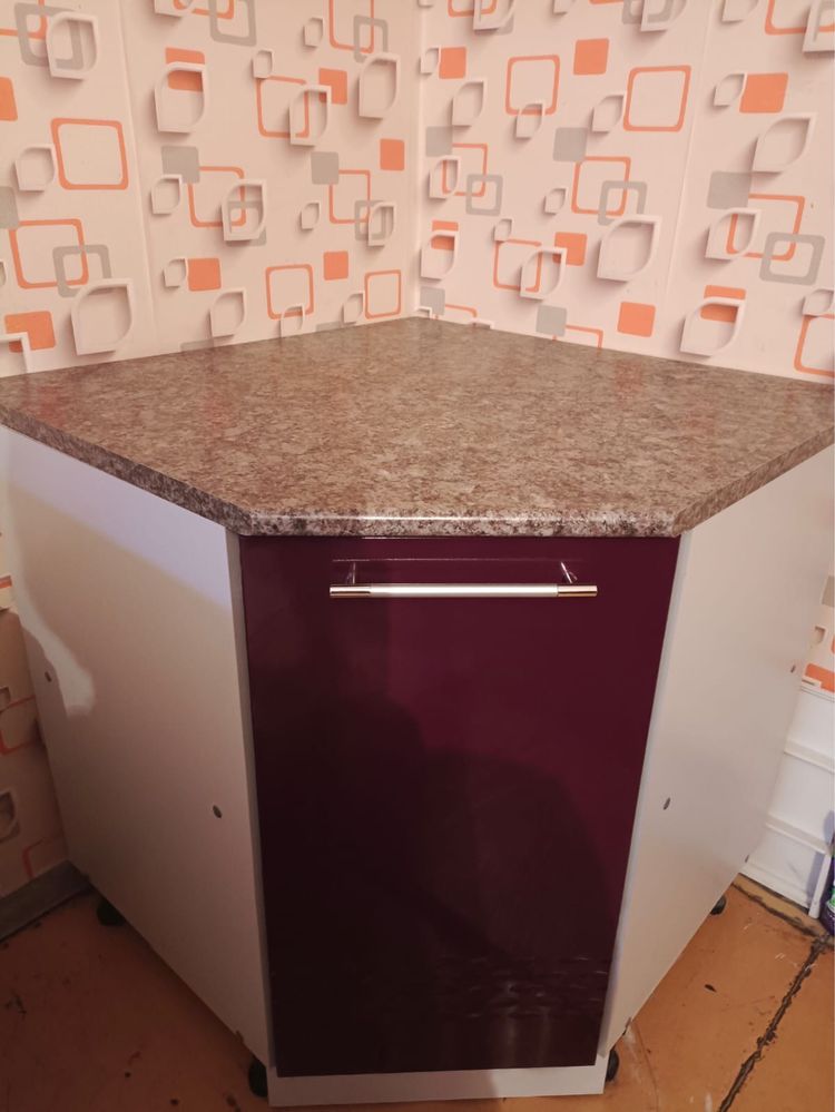 Продам угловой шкаф для кухни