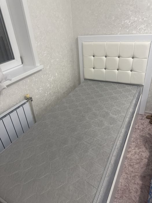 ПРОДАМ 2 кровати,идентичны и вместе с матрасом