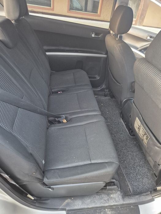 Vînd Toyota corola verso