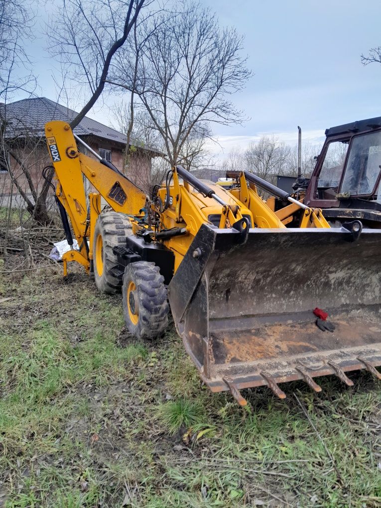 Dezmembrez buldoexcavator jcb