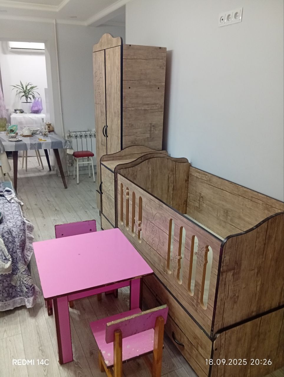 Детская мебель шкаф,кровать,столик и 2 стула