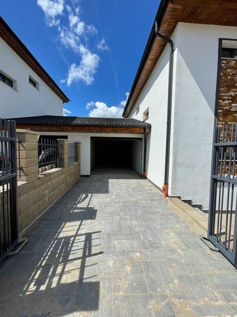 Casa individuala, 6 camere, 205 mp, panorama, de vanzare in Chinteni