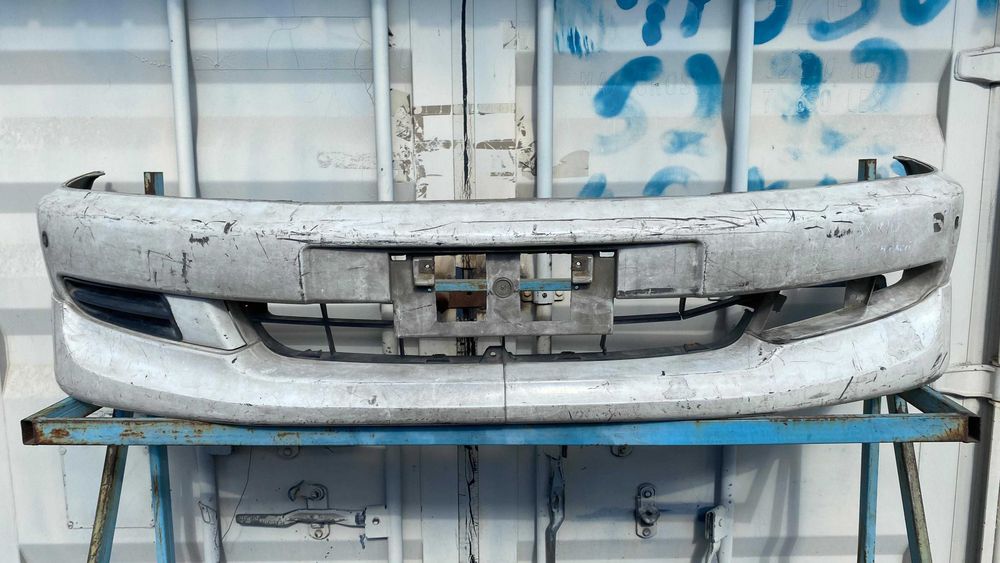 Бампер передний на Toyota Ipsum Picnic 95-01 год, оригинал из Японии