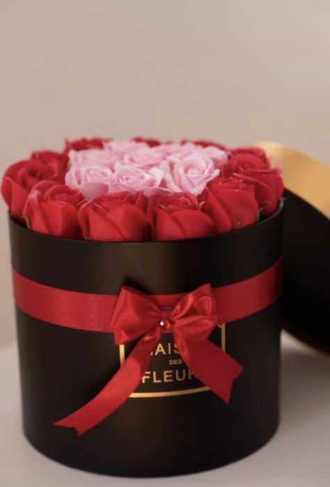 Cutie cadou Trandafiri Artificiali