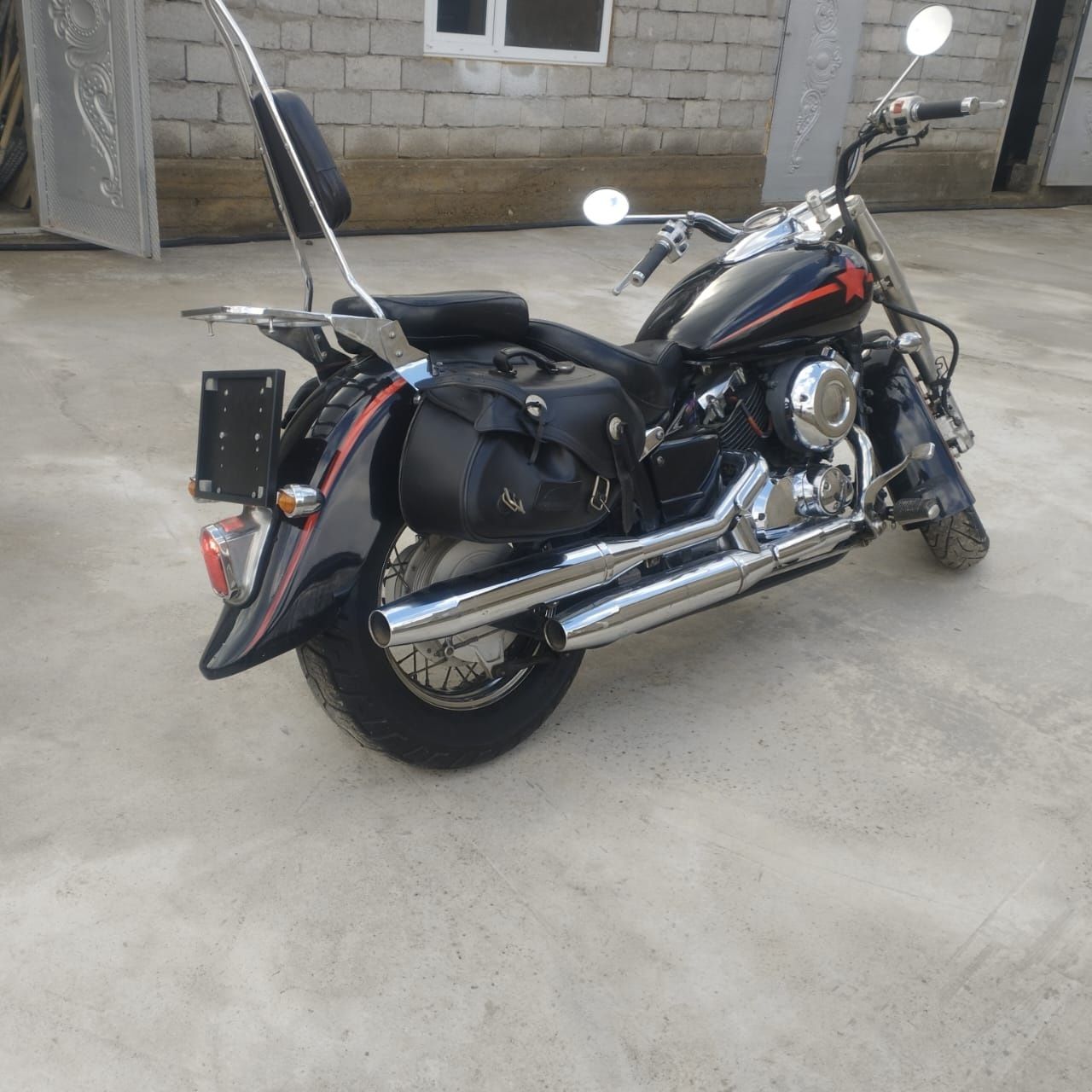 Yamaha XVS-400 Drag Star.