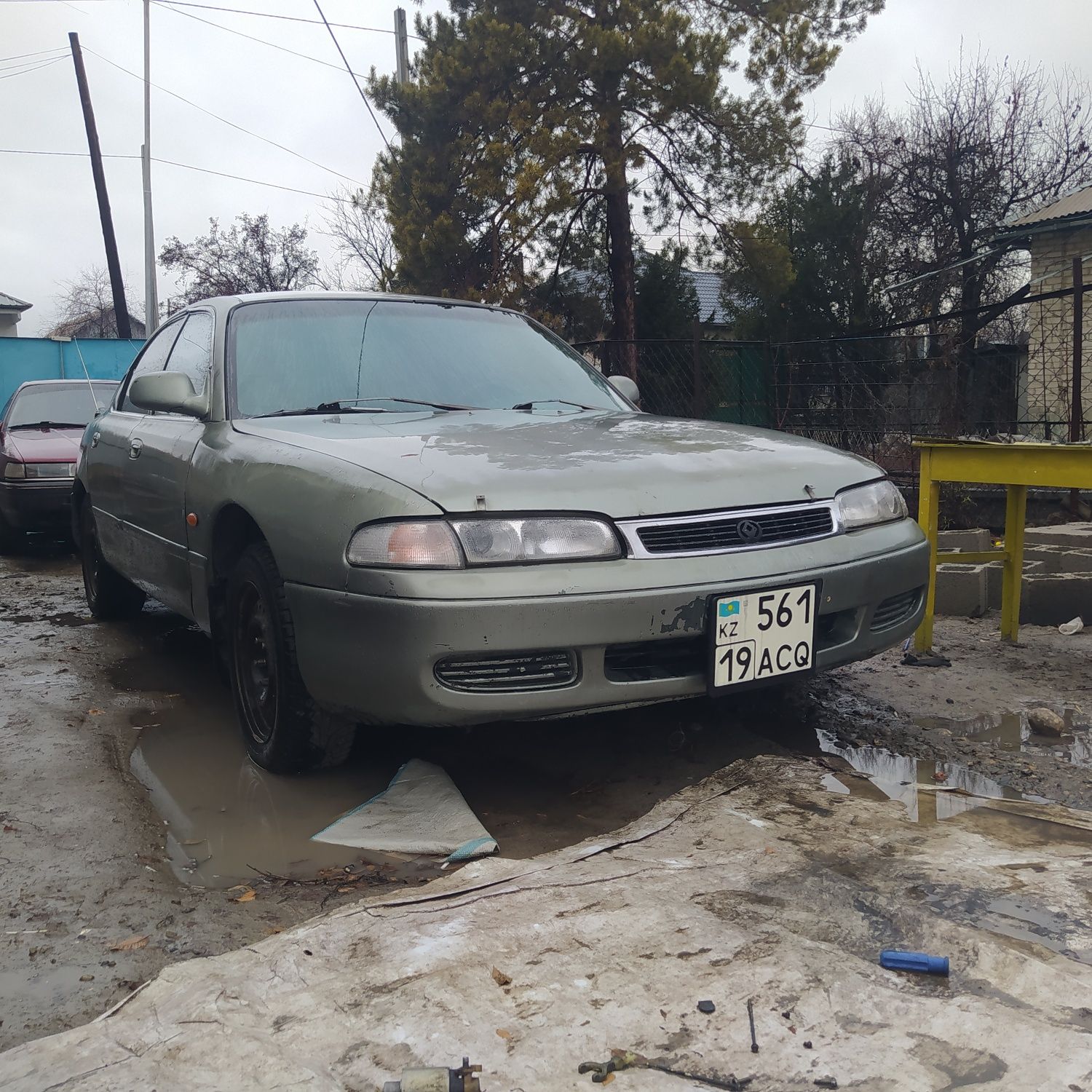 Продам mazda cronos седан