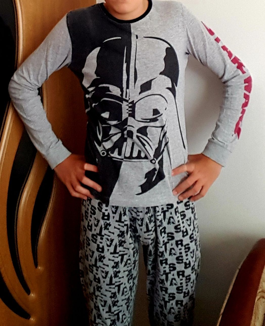 Pijama STAR WARS + Tricouri STAR WARS. 10-12 ani