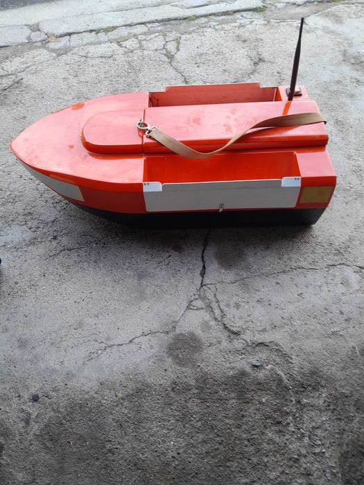 Рибарска лодка за риболов