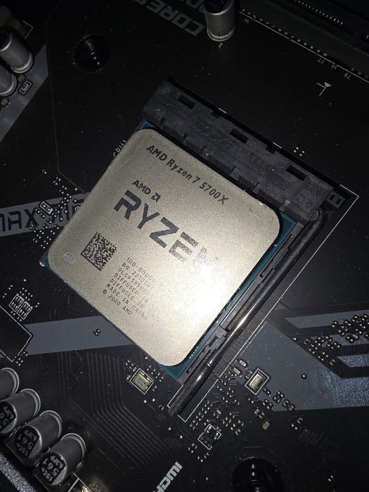 MSI Mag X570S Torpedo MAX + Ryzen 7 5700X + 32 GB RAM XPG 3200 CL18