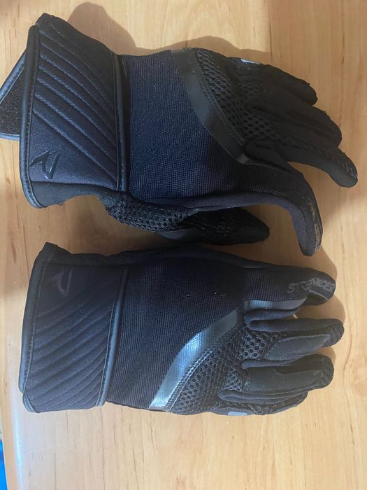 Vand Casca Moto MT Thunder 4 in stare Impecabila + Manusi Moto
