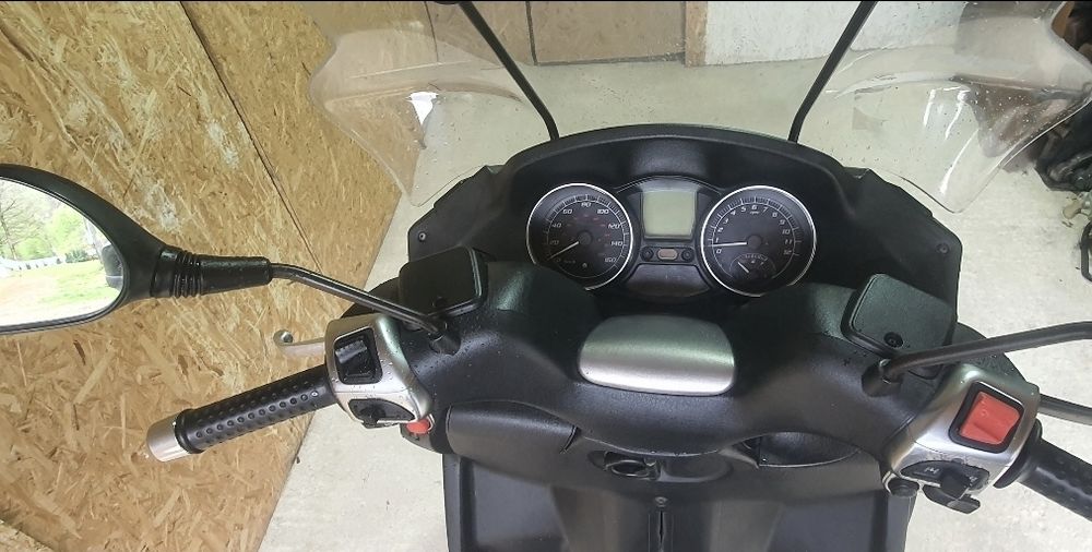 Scuter piagio mp3 , 250cc . 6200lei