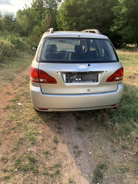 На части. Тойота Авенсис Версо, 2002 г., дизел, 2000 куб., 116 к.с