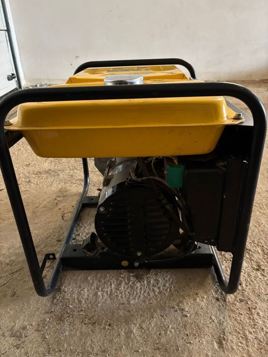 Vând generator kipor