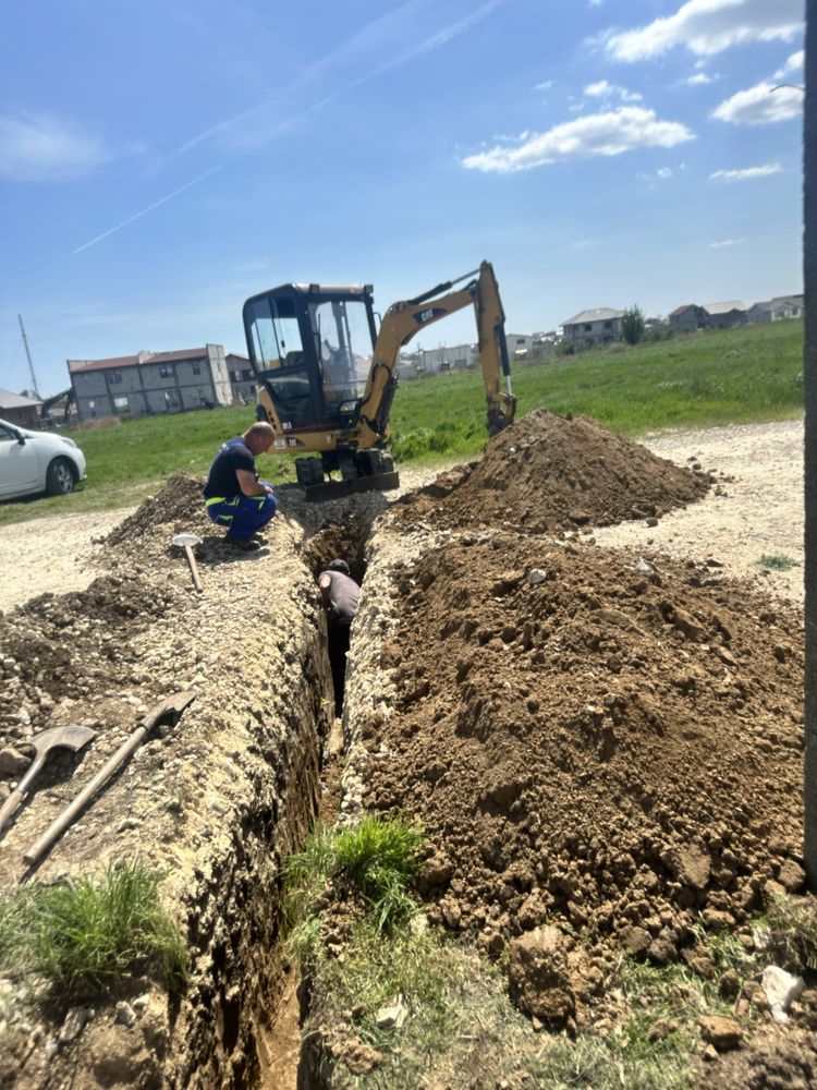 Închiriez miniexcavator