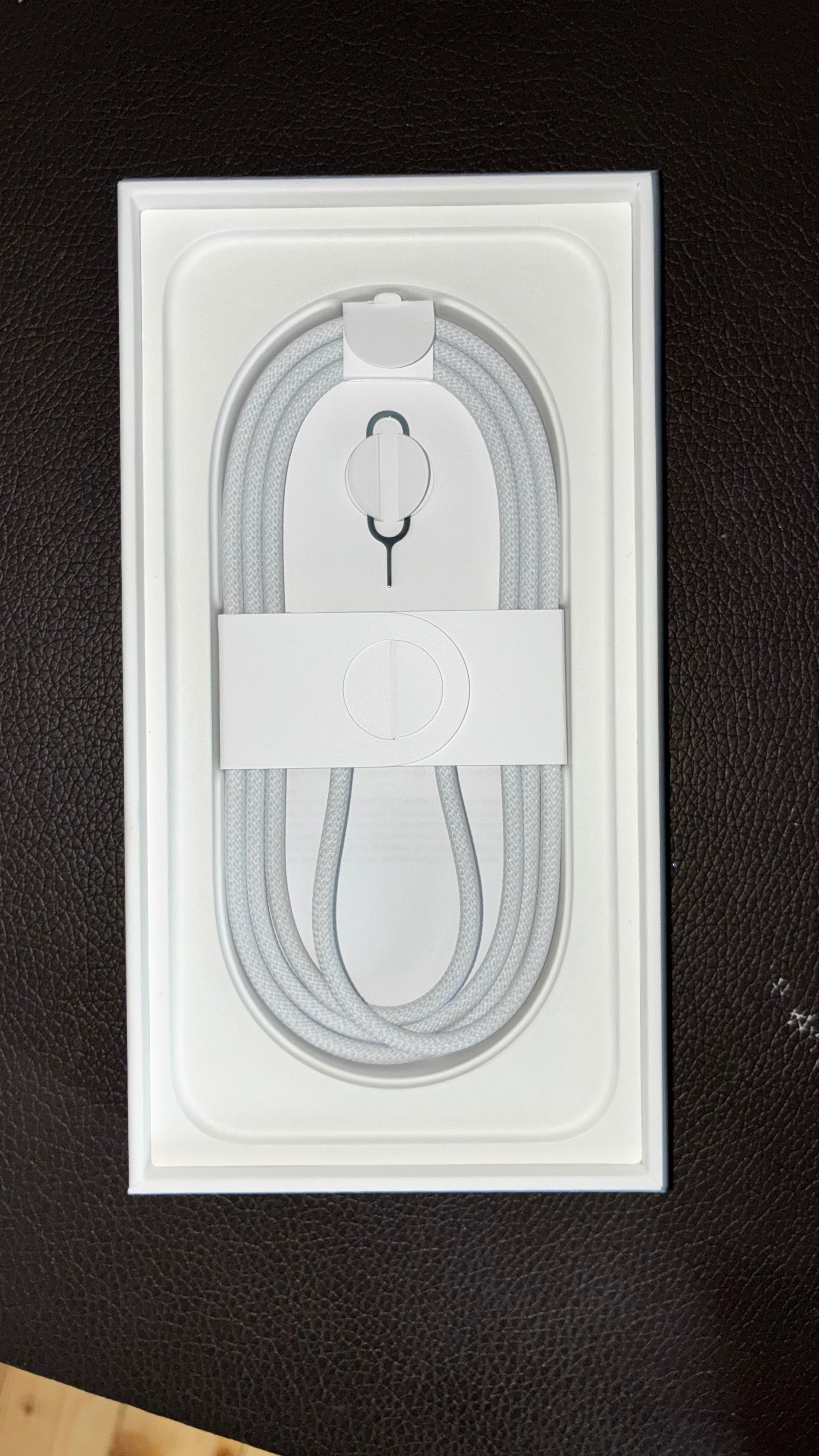 iPhone 16e 128GB (чисто нов не ползван)