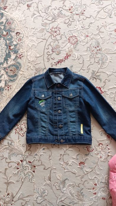 Продам курточки для девочки