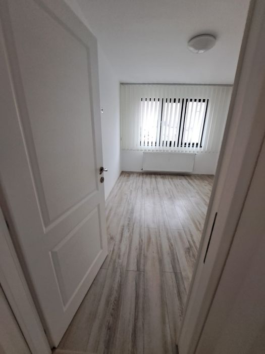 Inchiriez spații birouri