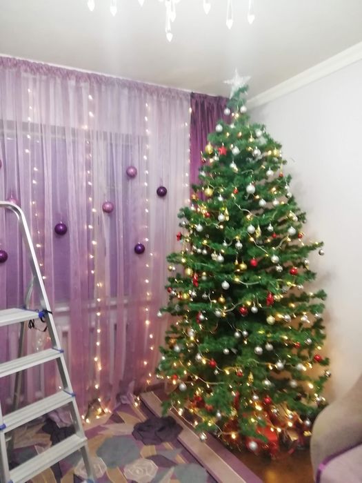 Новогодняя ёлка с игрушками. .