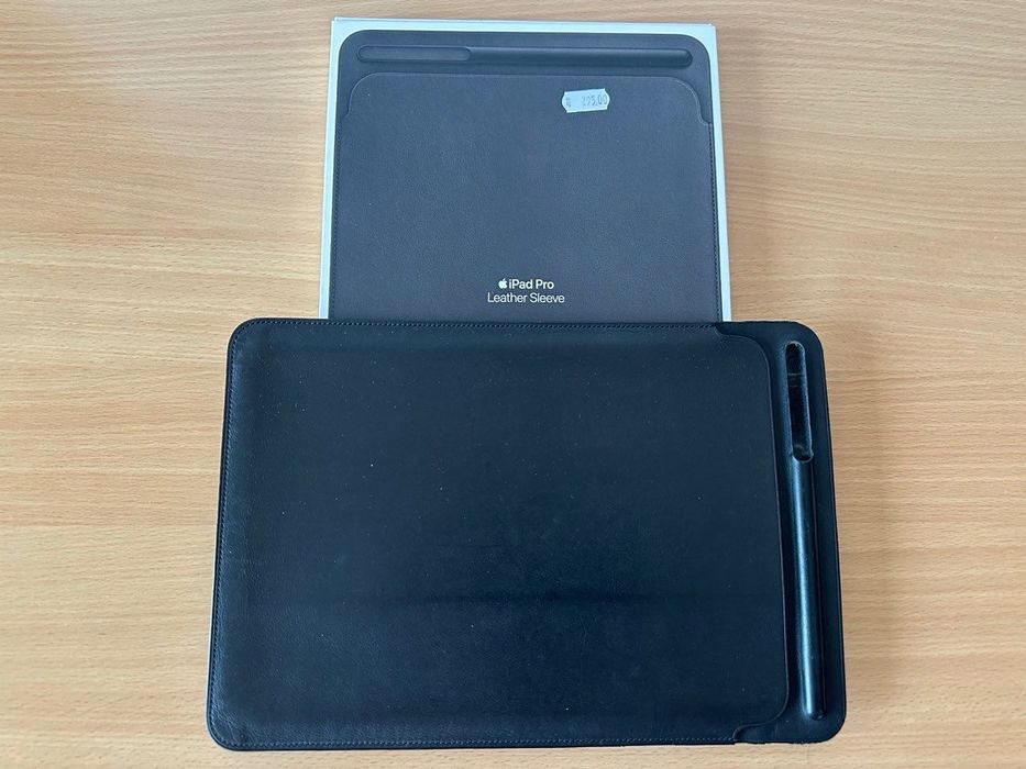 Оригинален Apple Leather Sleeve за iPad Pro 10.5” – като нов!