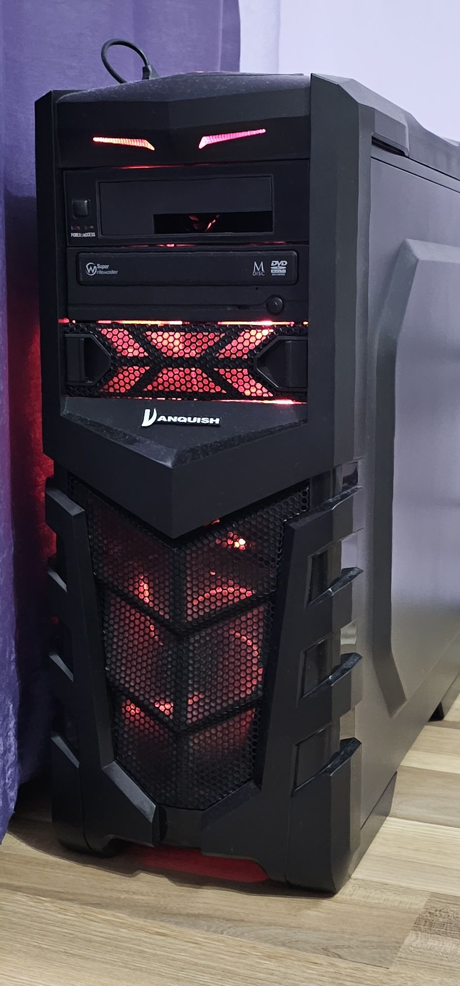 Настолен компютър .Desktop computer