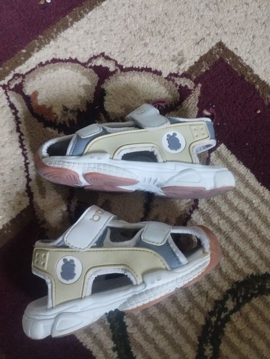 Босоножки на мальчика 22-23 размер