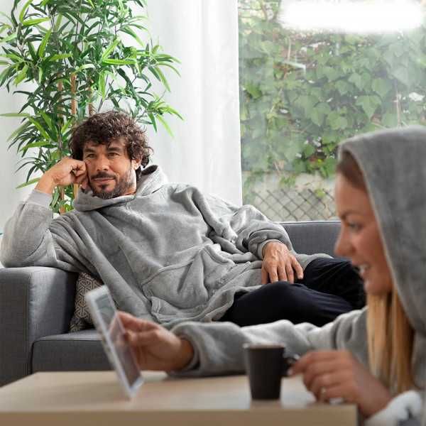 Плюшено одеяло суитчър с ръкави  Huggle Hoodies мека зимна дреха