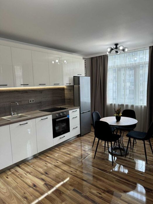 Тристаен апартамент в Кючук Париж