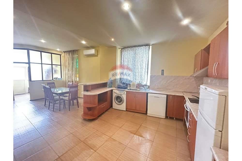 Двустаен апартамент за продажба в Бриз, гр. Варна В.В 4178