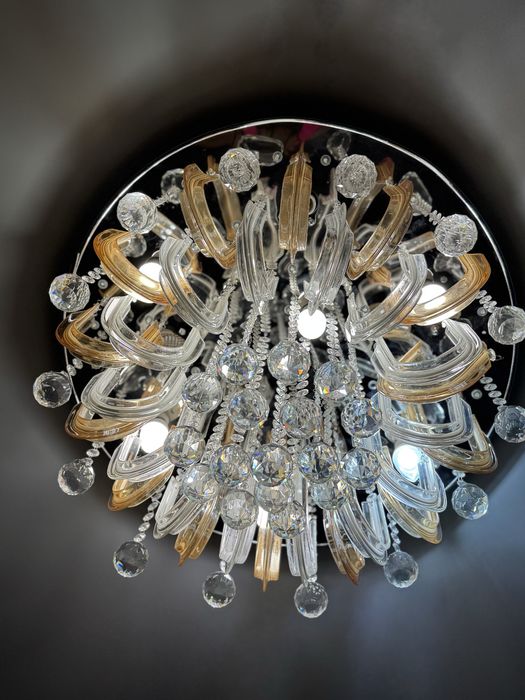 Продам хрустальную люстру