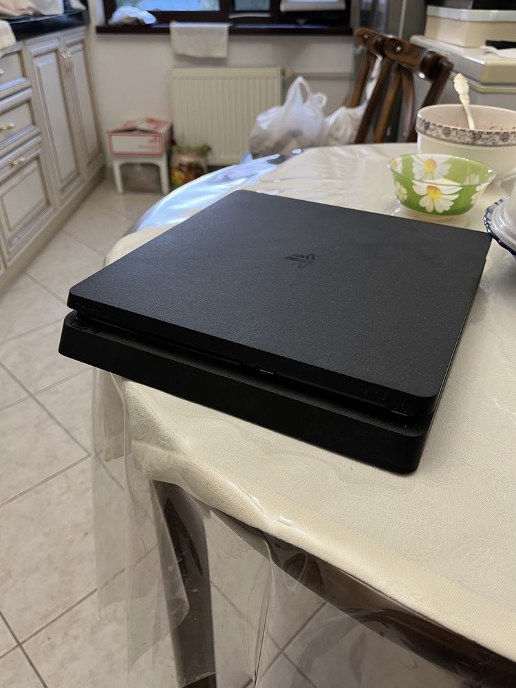 Продам Ps 4 slim 500 gb