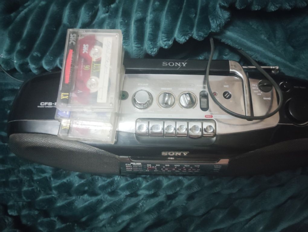 Sony CFS-B7. MK2  Radio Cassette Recorder (1998)
Radio Cassette Record