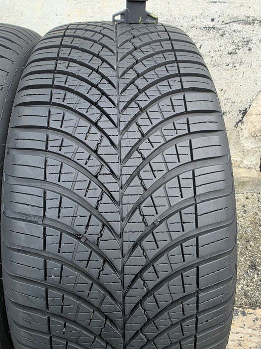 Vând două anvelope all season good year 225 45 17 dot 4223
