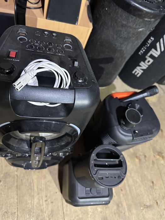 Vând diferite boxe portabile