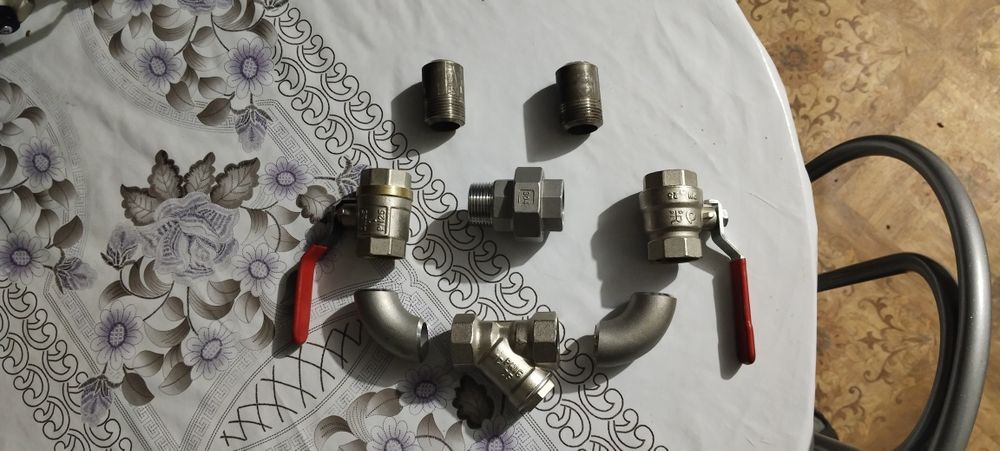 Продам сантехнические краны