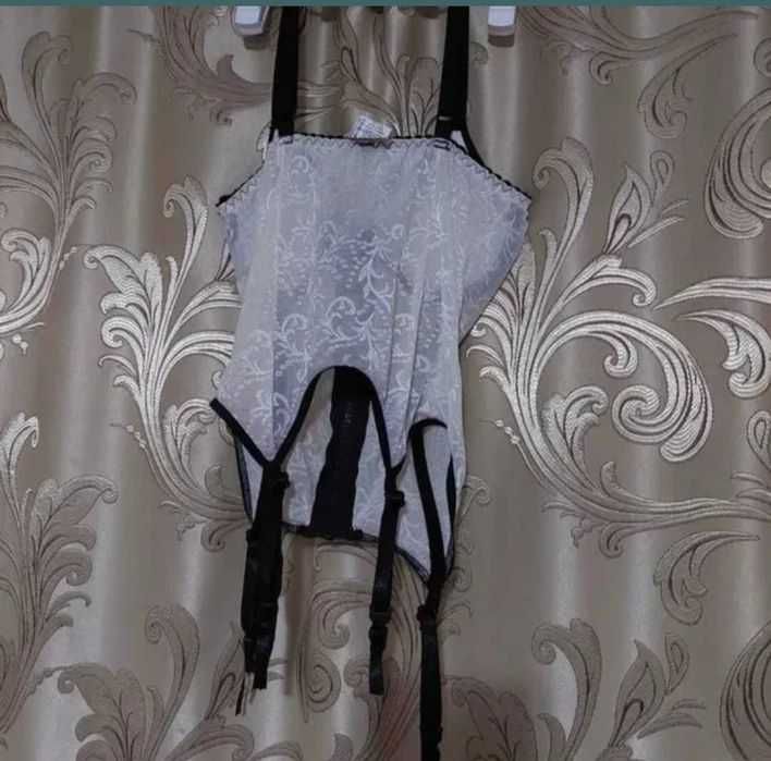 Lenjerie portjartier cu push up