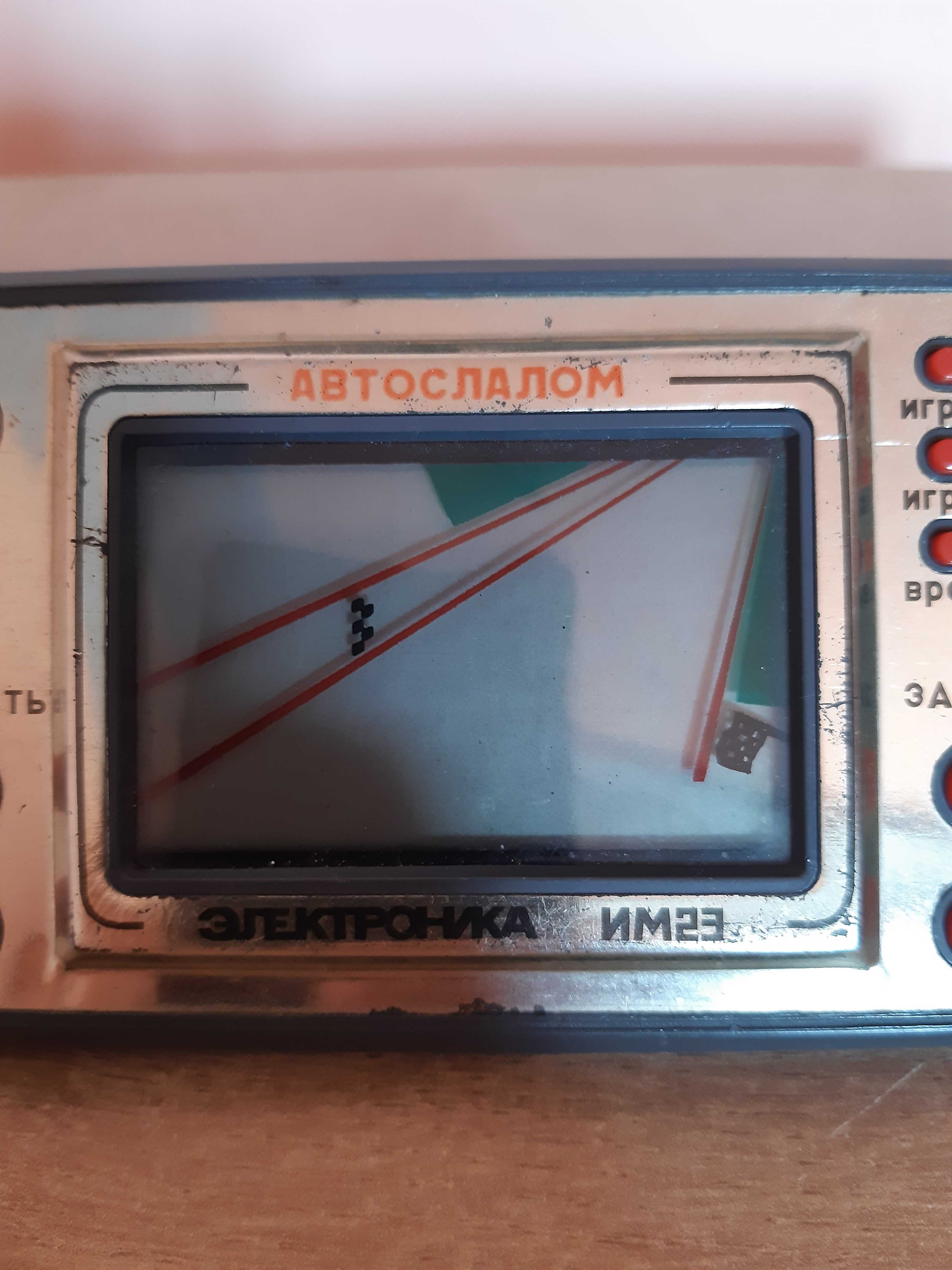 Игра- електронна ЕЛЕКТРОНИКА ИМ23 АВТОСЛАЛОМ, руска