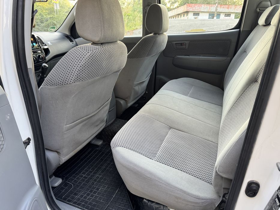 Toyota Hilux 2.5 D-4D – DOAR 66.000km REALI – STARE CA NOUĂ!