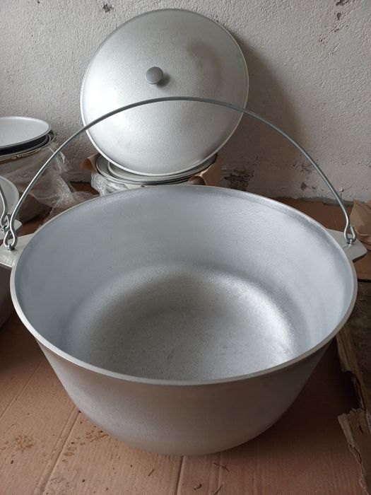 Ceaun tuci cu capac 40L