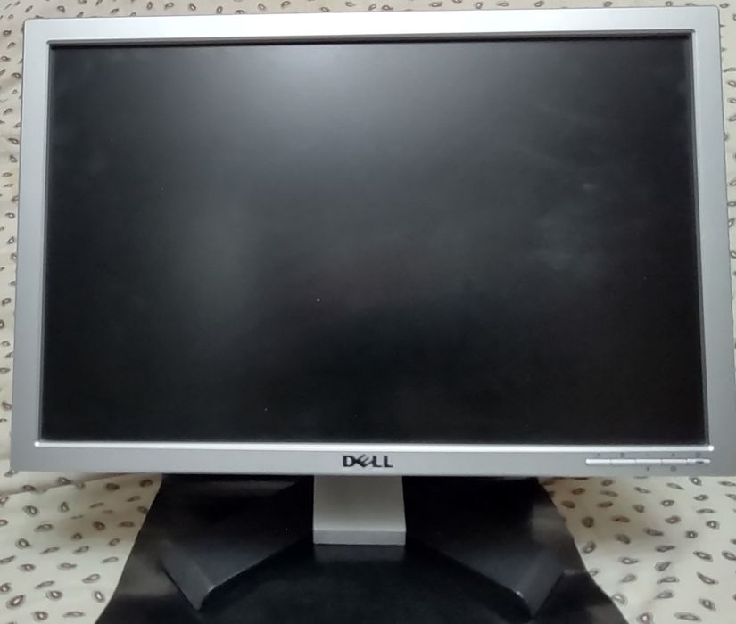 vând 2 monitore,un "LG"(60 lei) și un"DELL"(90 lei)