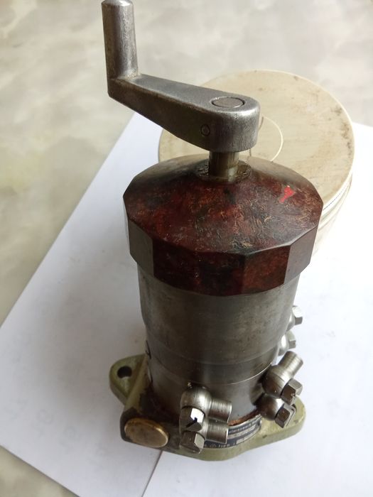 Маслена помпа за смазване принудително на търкалящи,плъзгащи елементи