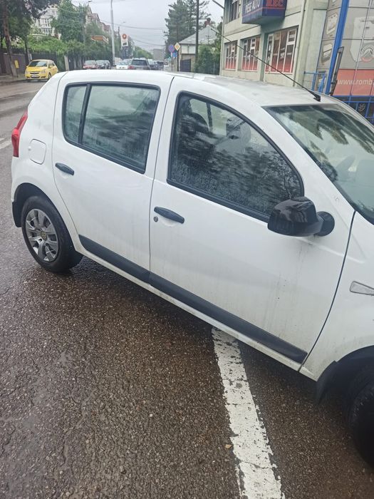 Dacia Sandero avariat