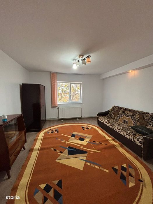 De inchiriat garsoniera mobilata și utilata etaj intermediar