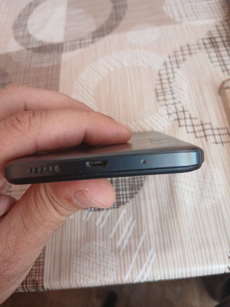 Продавам REDMI12 C