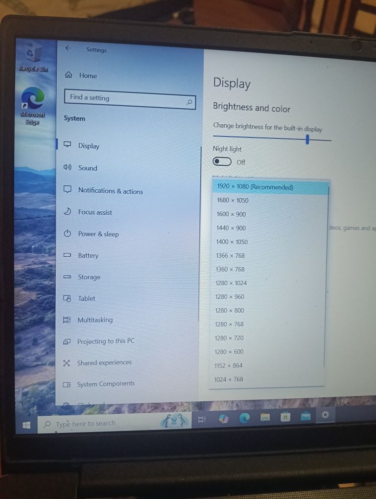 Vând Laptop LENOVO+o gentă pt el