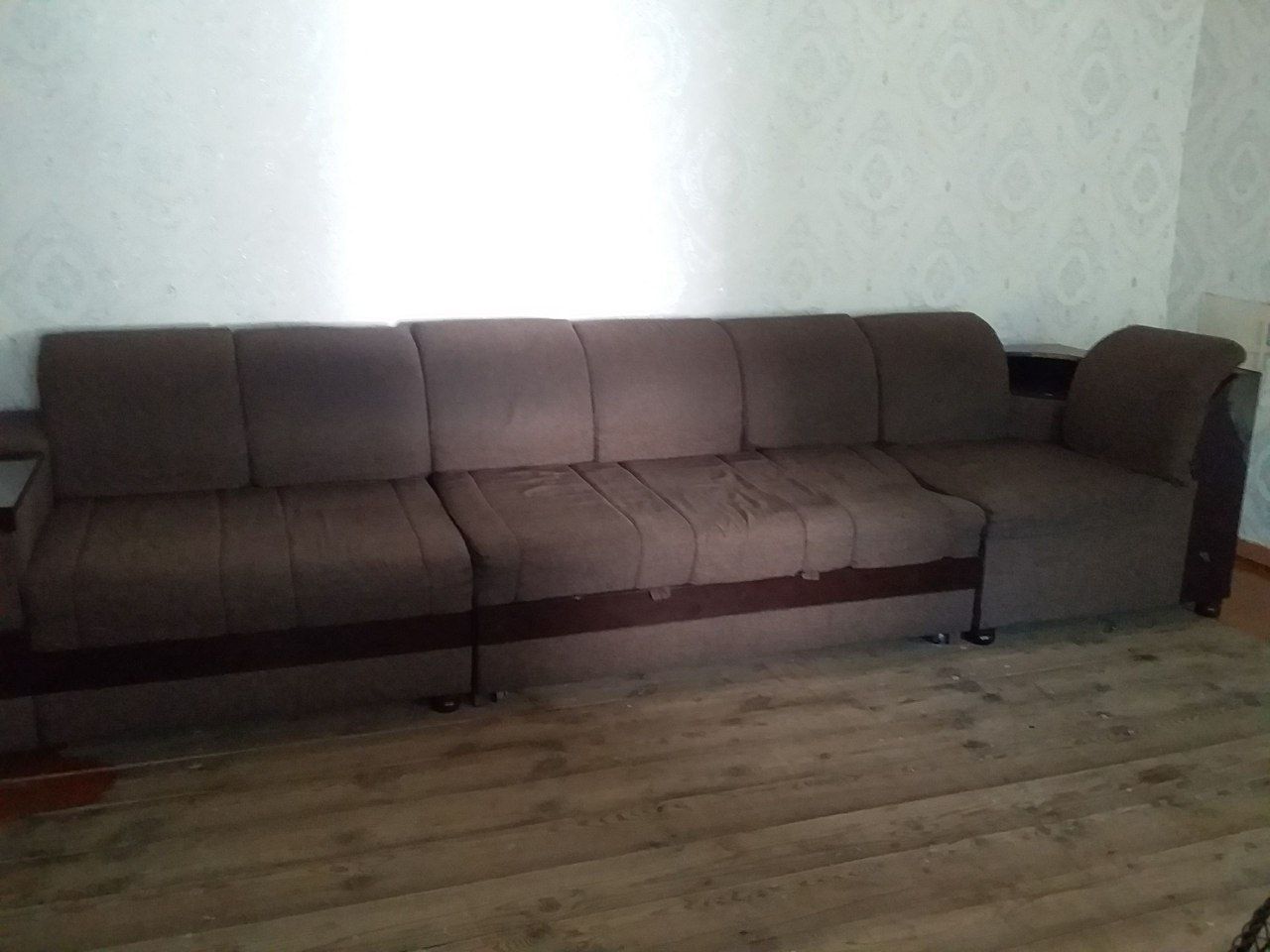 Уголок мебель в хорошем состоянии