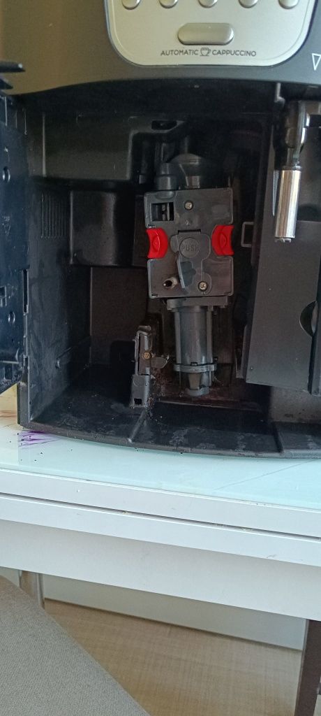 Каферобот Delonghi Magnifica Esam4500